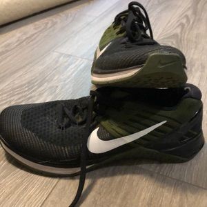 Nike metcon DSX flyknit green and black size 9